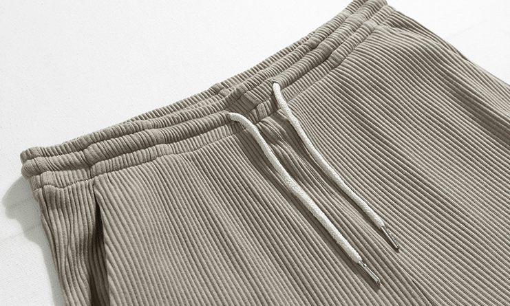 PLEATED SLEEVELESS SHIRT & WIDE DRAWSTRING PANTS