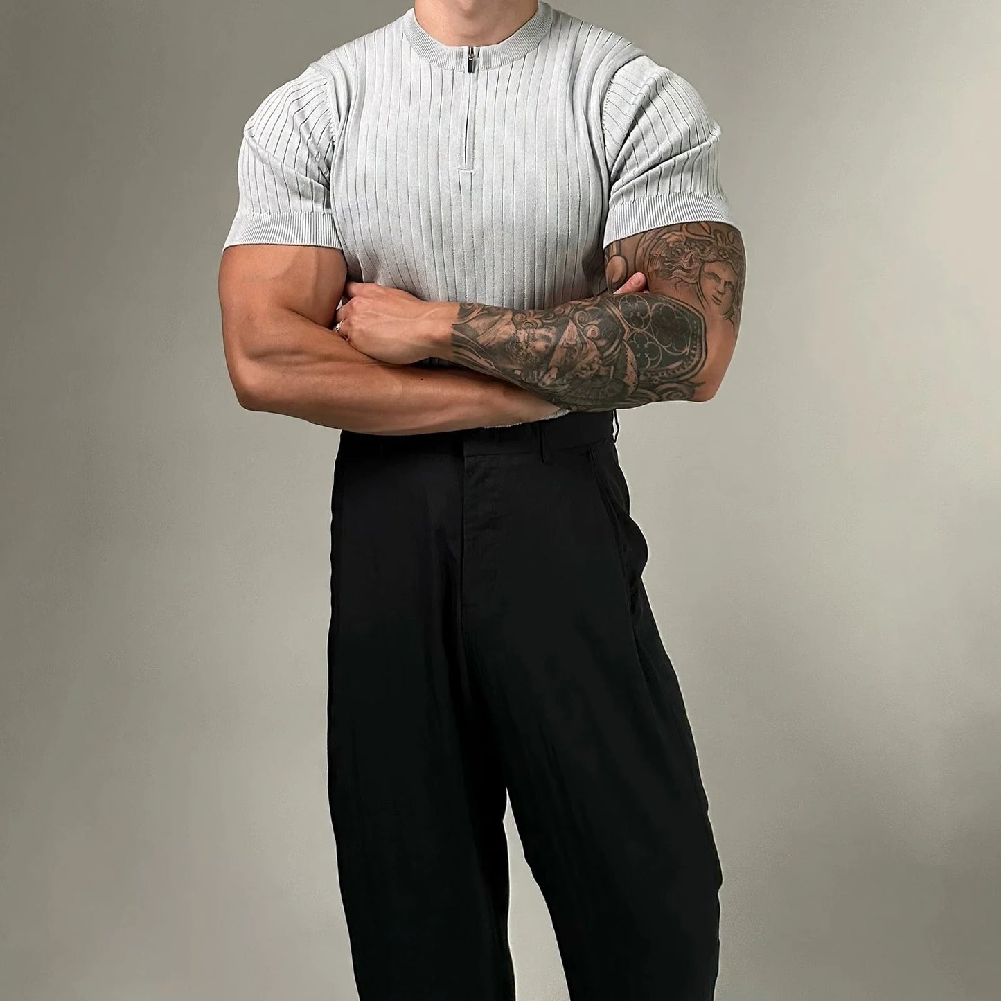 KNITTED VERTICAL ZIP-UP SLIM SHORT SLEEVE