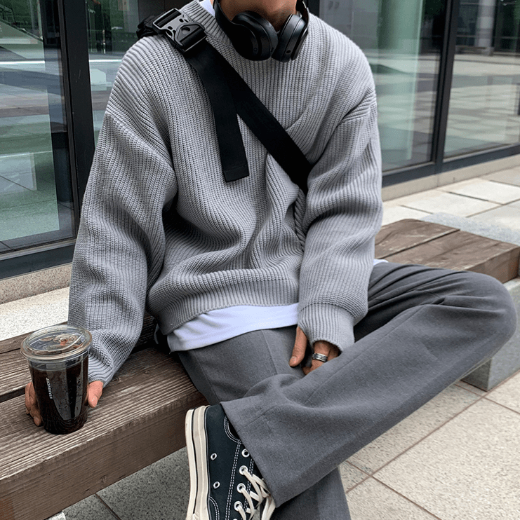 KNITTED ROUND NECK SWEATER