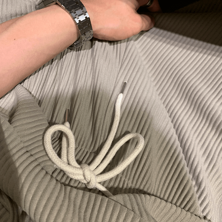 PLEATED SLEEVELESS SHIRT & WIDE DRAWSTRING PANTS