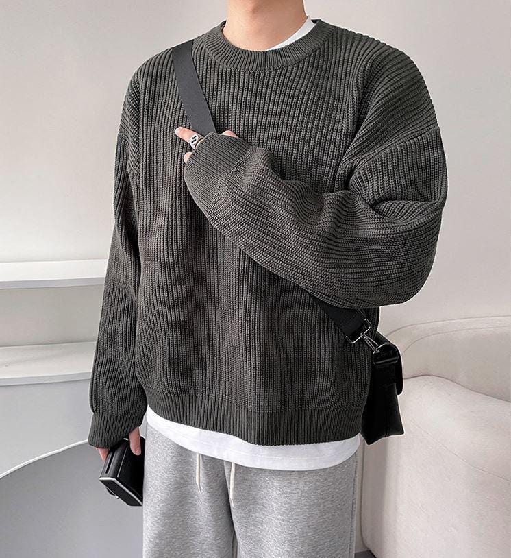KNITTED PULLOVER ROUND NECK SWEATER