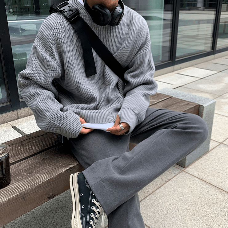 KNITTED ROUND NECK SWEATER