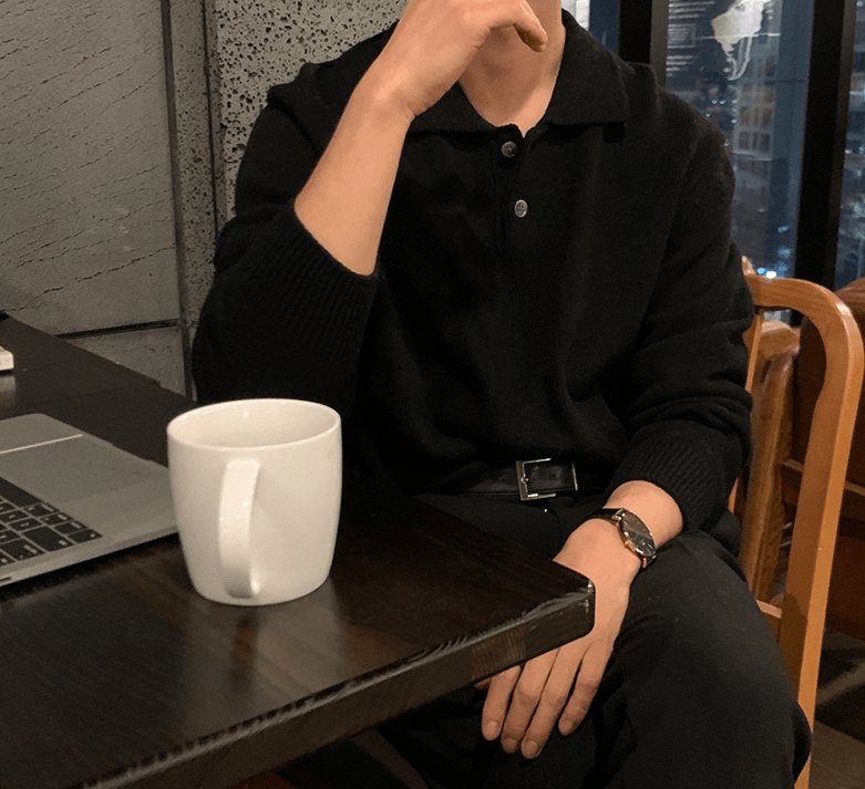 KNITTED COLLAR QUARTER BUTTON-UP SWEATER