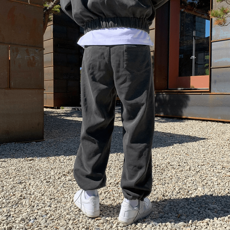 CHARCOAL GRAY ZIP-UP HOODIE & SWEATPANTS