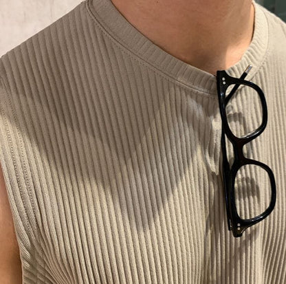 PLEATED SLEEVELESS SHIRT & WIDE DRAWSTRING PANTS