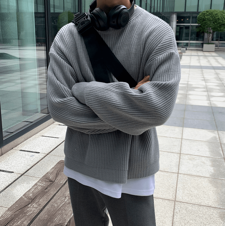 KNITTED ROUND NECK SWEATER