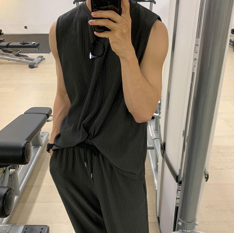 PLEATED SLEEVELESS SHIRT & WIDE DRAWSTRING PANTS